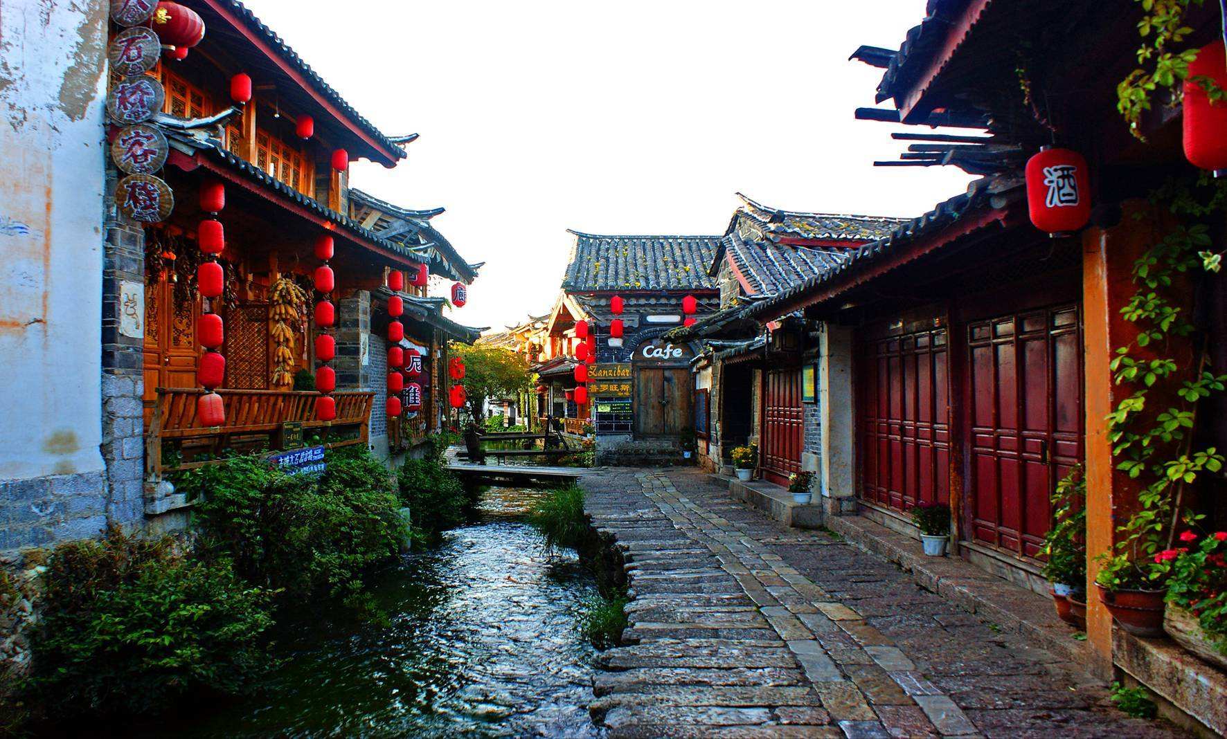 A scenic view of shuhe ancient town