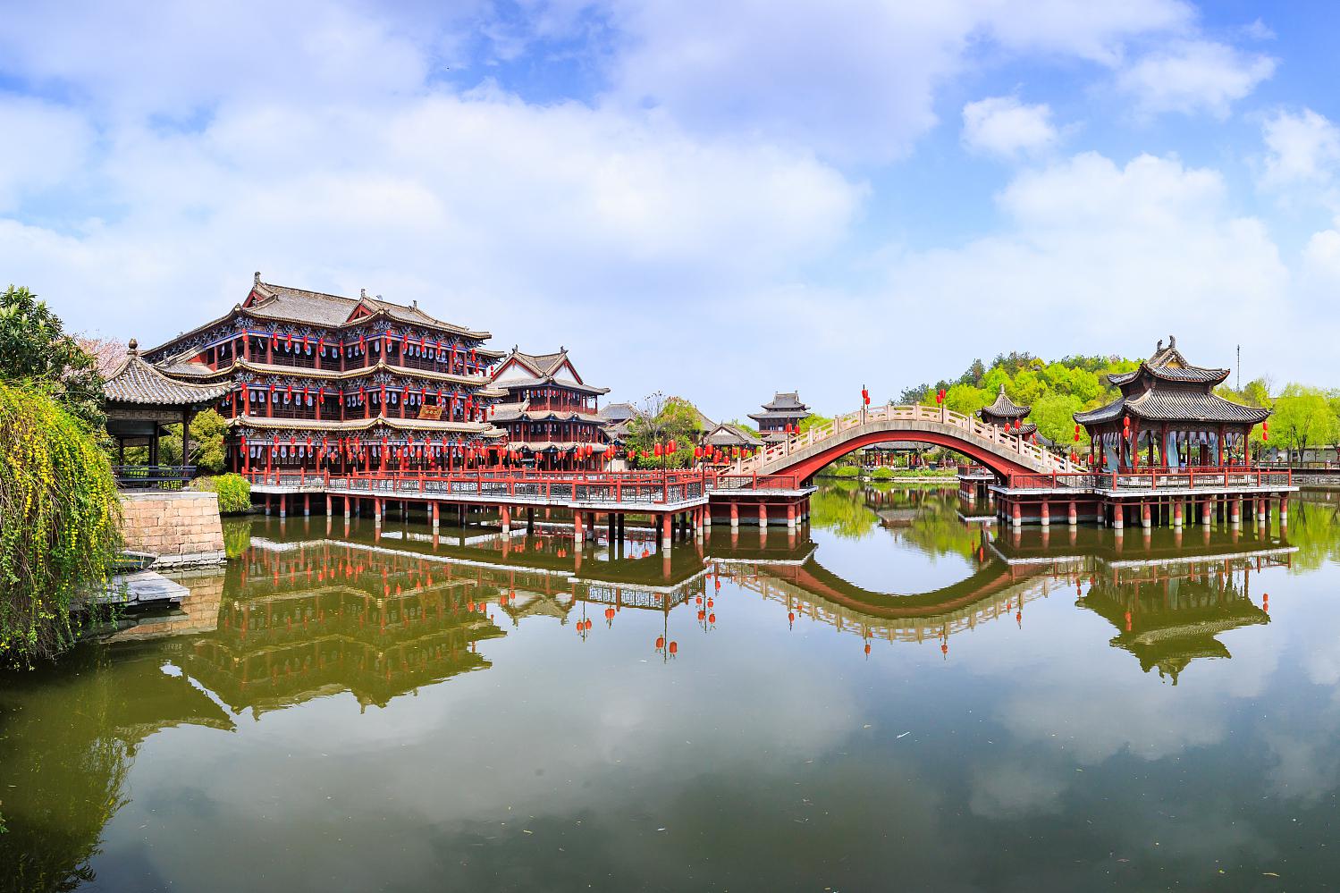 A scenic view of song dynasty town