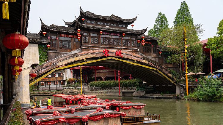 A scenic view of song dynasty town