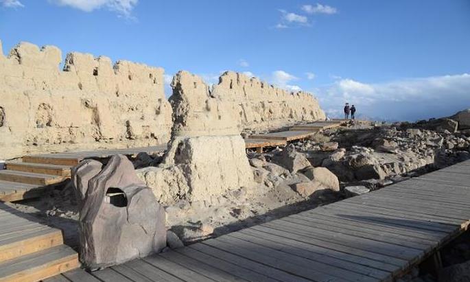 A scenic view of tashkurgan stone city ruins