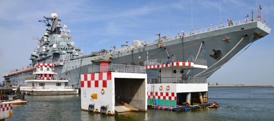 A scenic view of tianjin_binhai_aircraft_carrier_theme_park