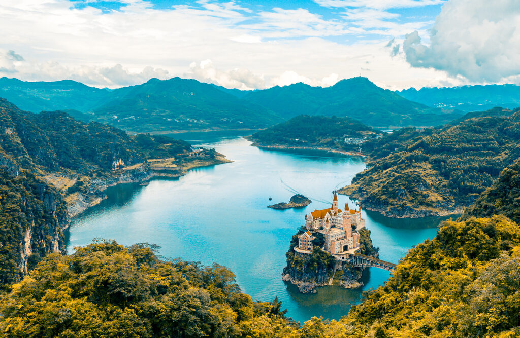 Photographing Wanfeng Lake: Capture Stunning Views and Memories