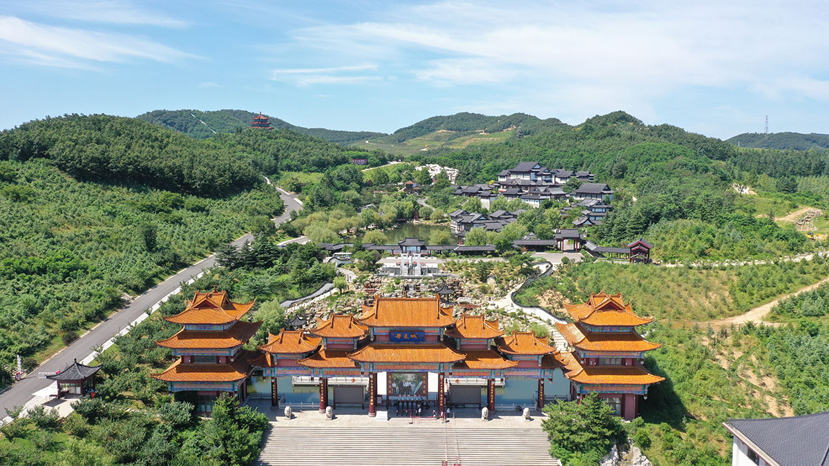 A scenic view of Weihai Huaxia City