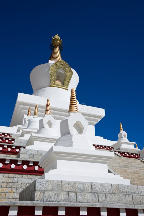 A scenic view of Wubian Temple White Pagoda