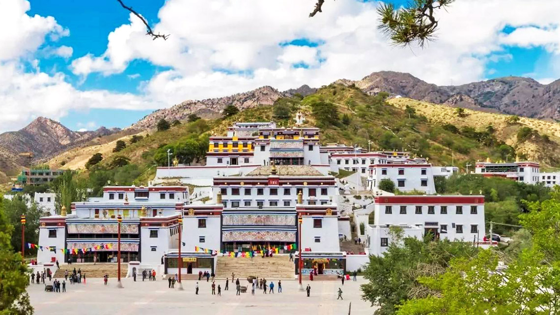 A scenic view of wudangzhao_monastery