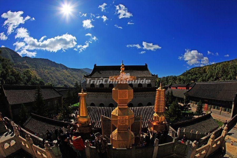 Exploring Xiantong Temple: A Spiritual Retreat Amidst Natural Beauty