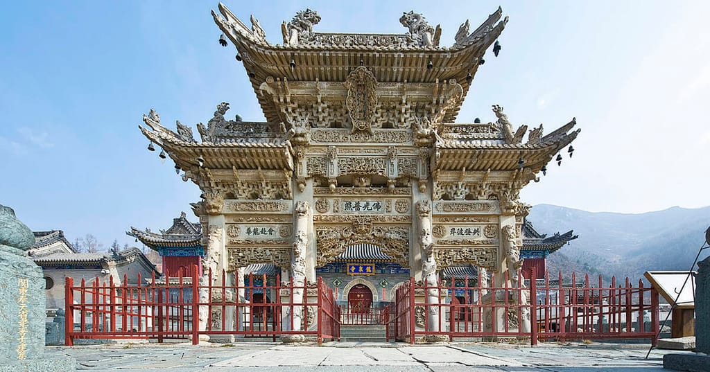A scenic view of Xiantong Temple