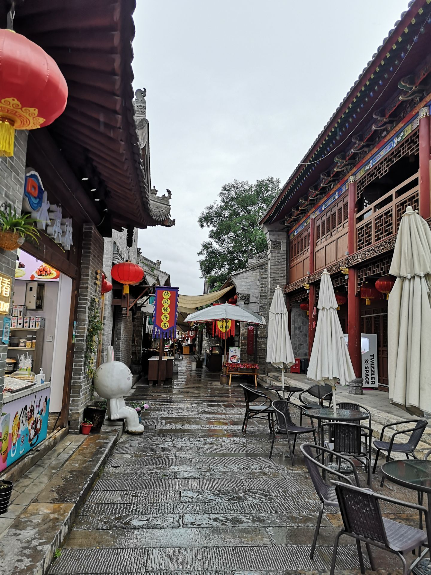 A scenic view of xifu_old_street_cultural_tourism_scenic_area