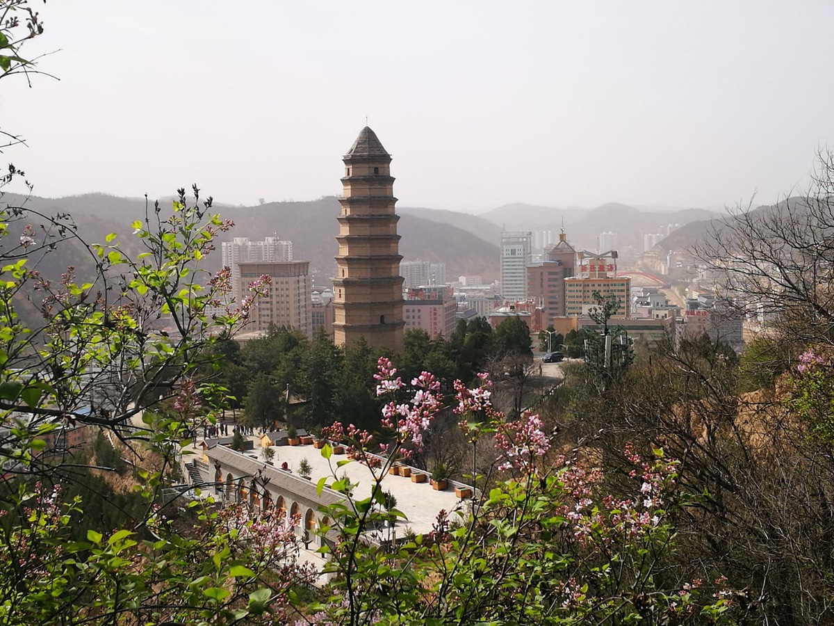 A scenic view of yangjiagou_revolutionary_former_site