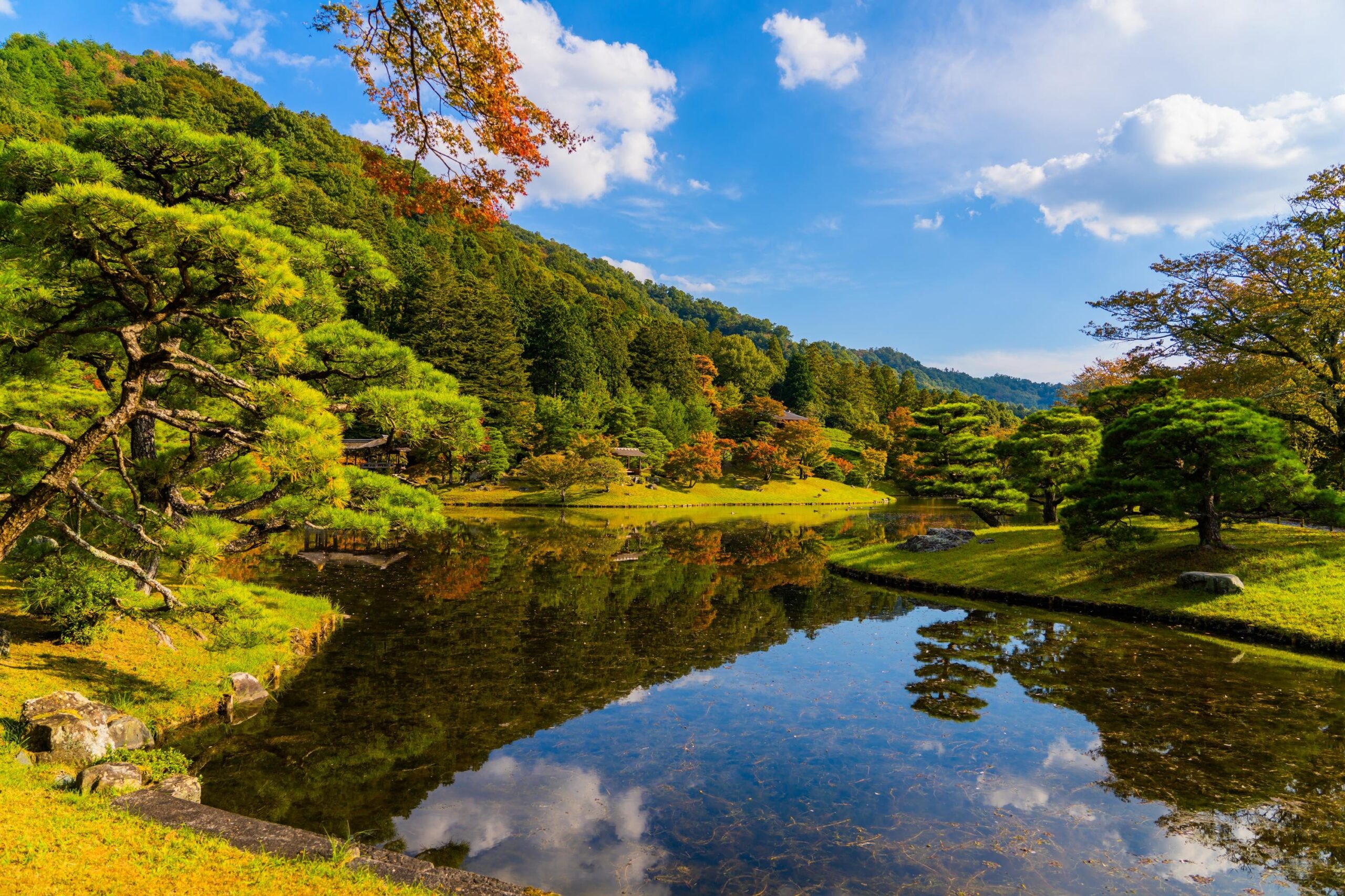 A scenic view of Yansai Lake