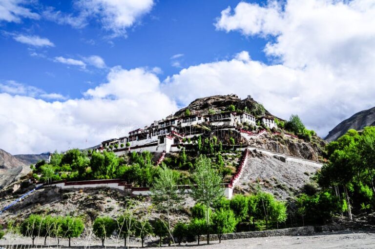Discover the Mystical Beauty of Yongbulakang Palace: A Journey Through History