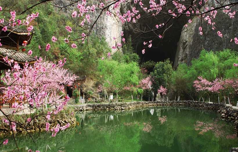 A scenic view of yuyang_taohuayuan