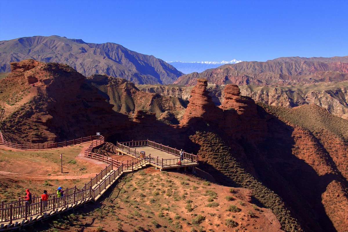 A scenic view of zhangye pingshan lake