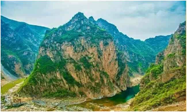 A scenic view of zheng_guo_canal_head_ruins